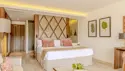 Junior Penthouse Suite med pooludsigt og jacuzzi