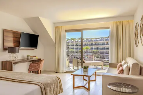 Junior Penthouse Suite med pooludsigt og jacuzzi