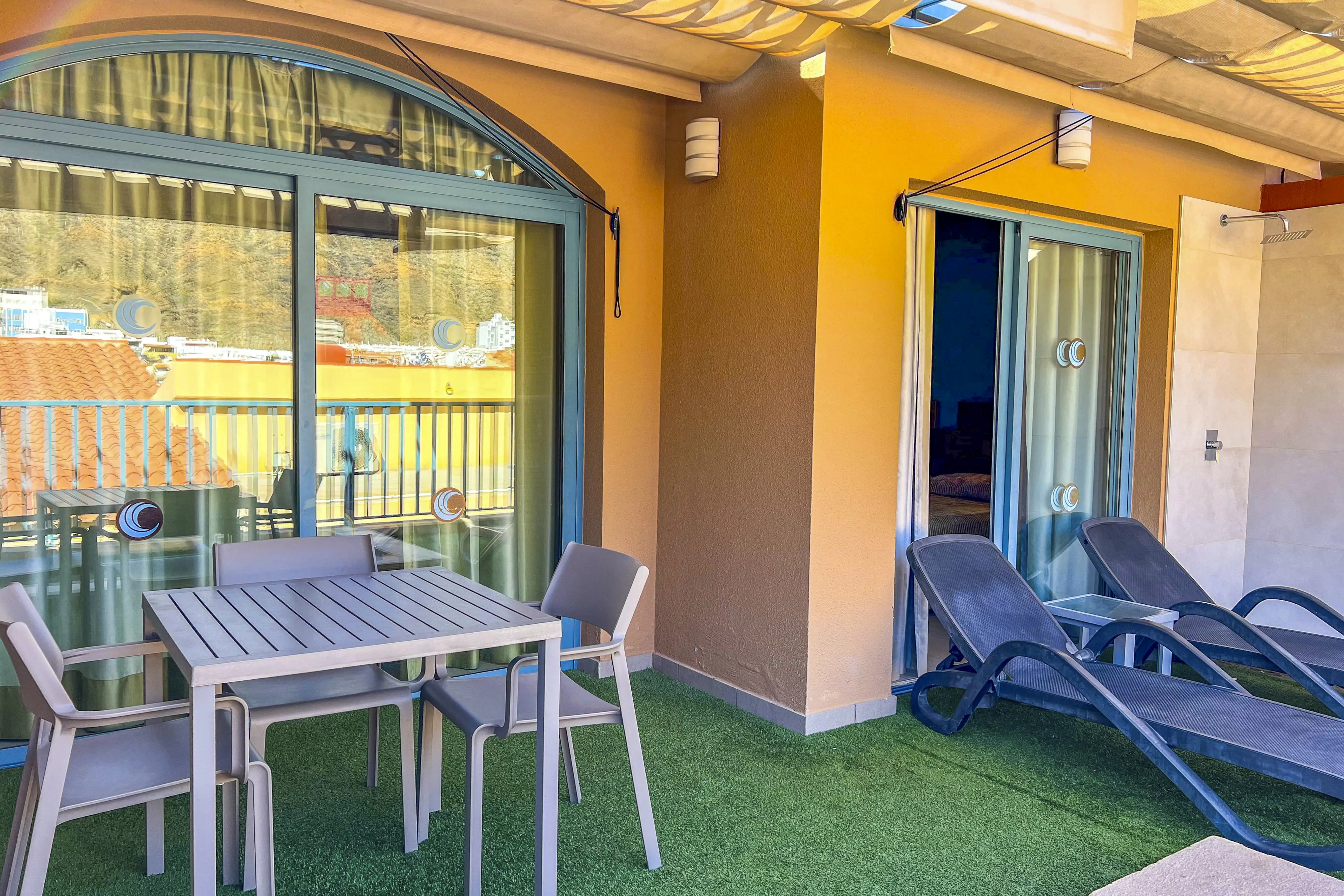 2-værelses lejlighed med balkon/terrasse