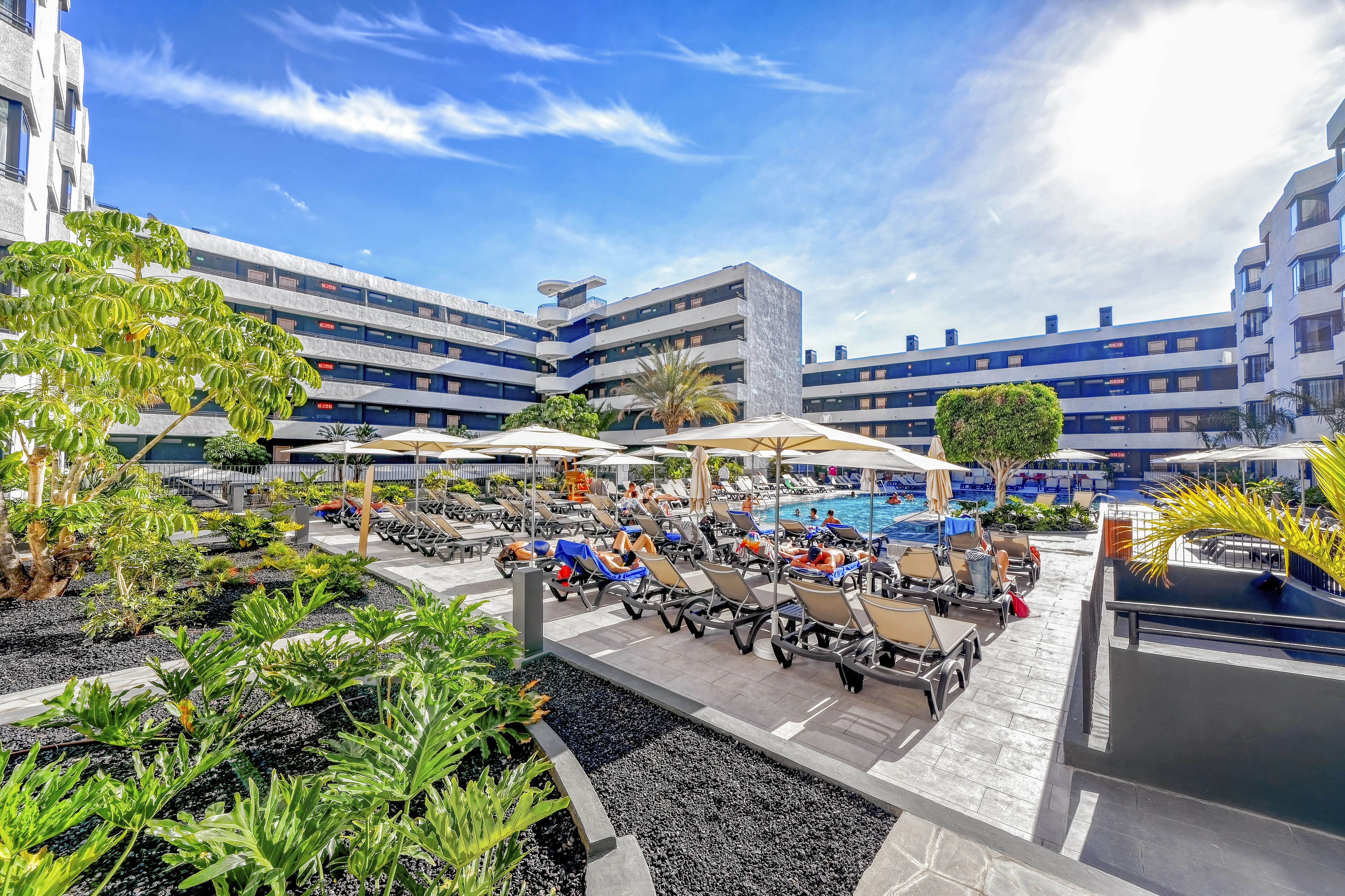 Suite med balkon/terrasse og pool udsigt