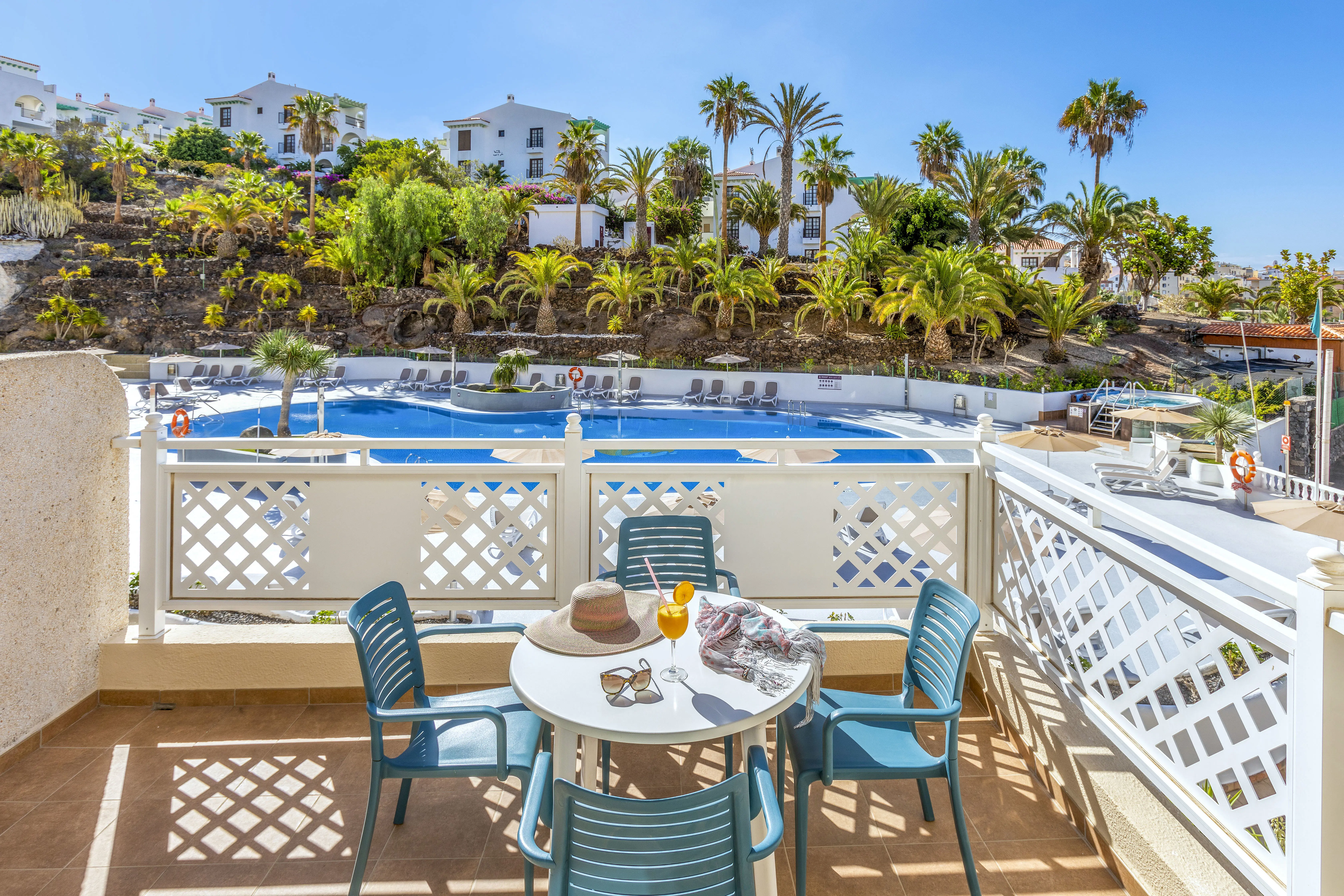 Suite med balkon/terrasse og pool udsigt