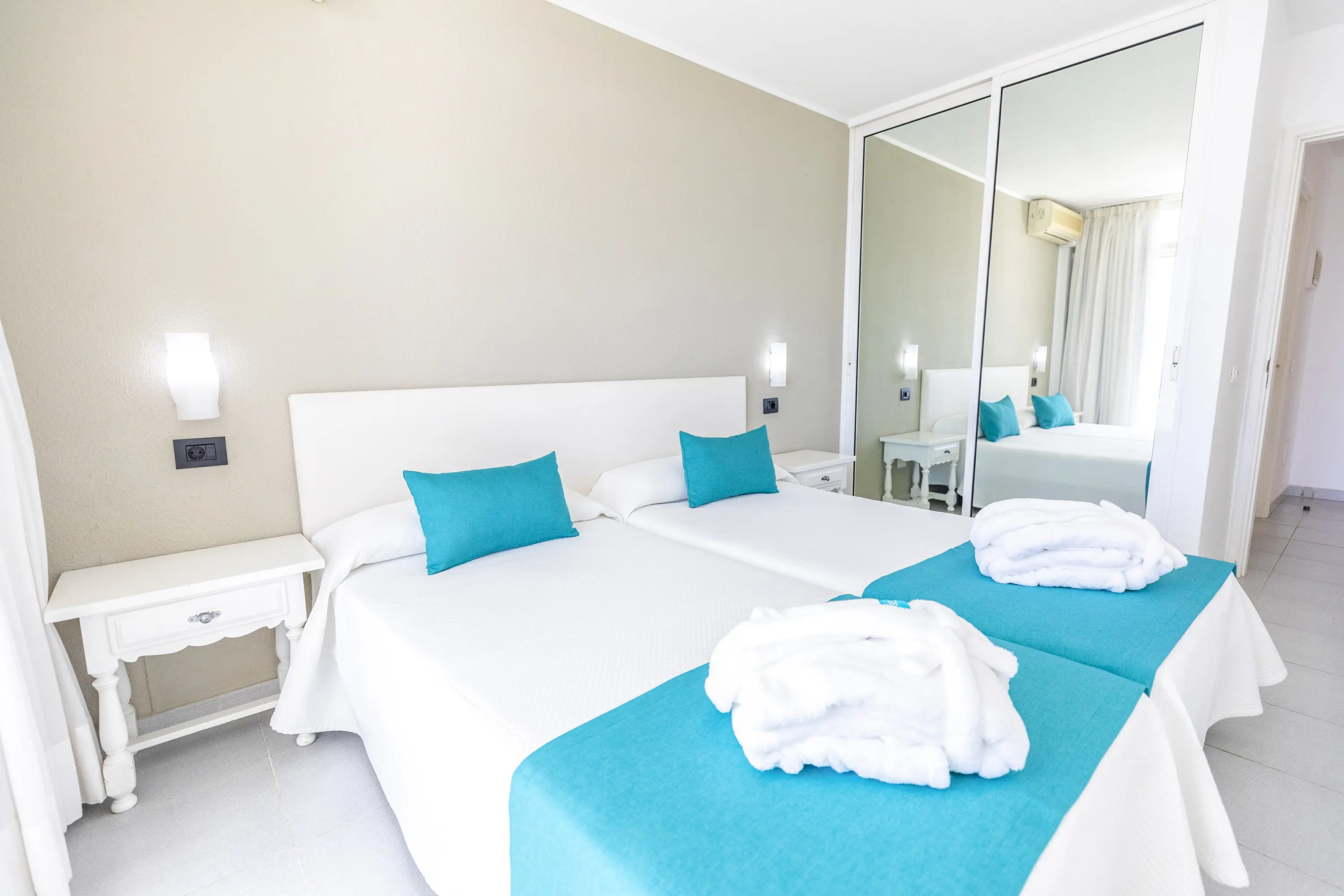 Junior Suite med balkon/terrasse og udsigt til poolen