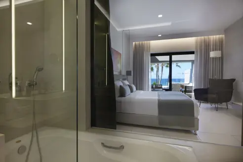 Dobbeltværelse Superior med jacuzzi og delvis havudsigt