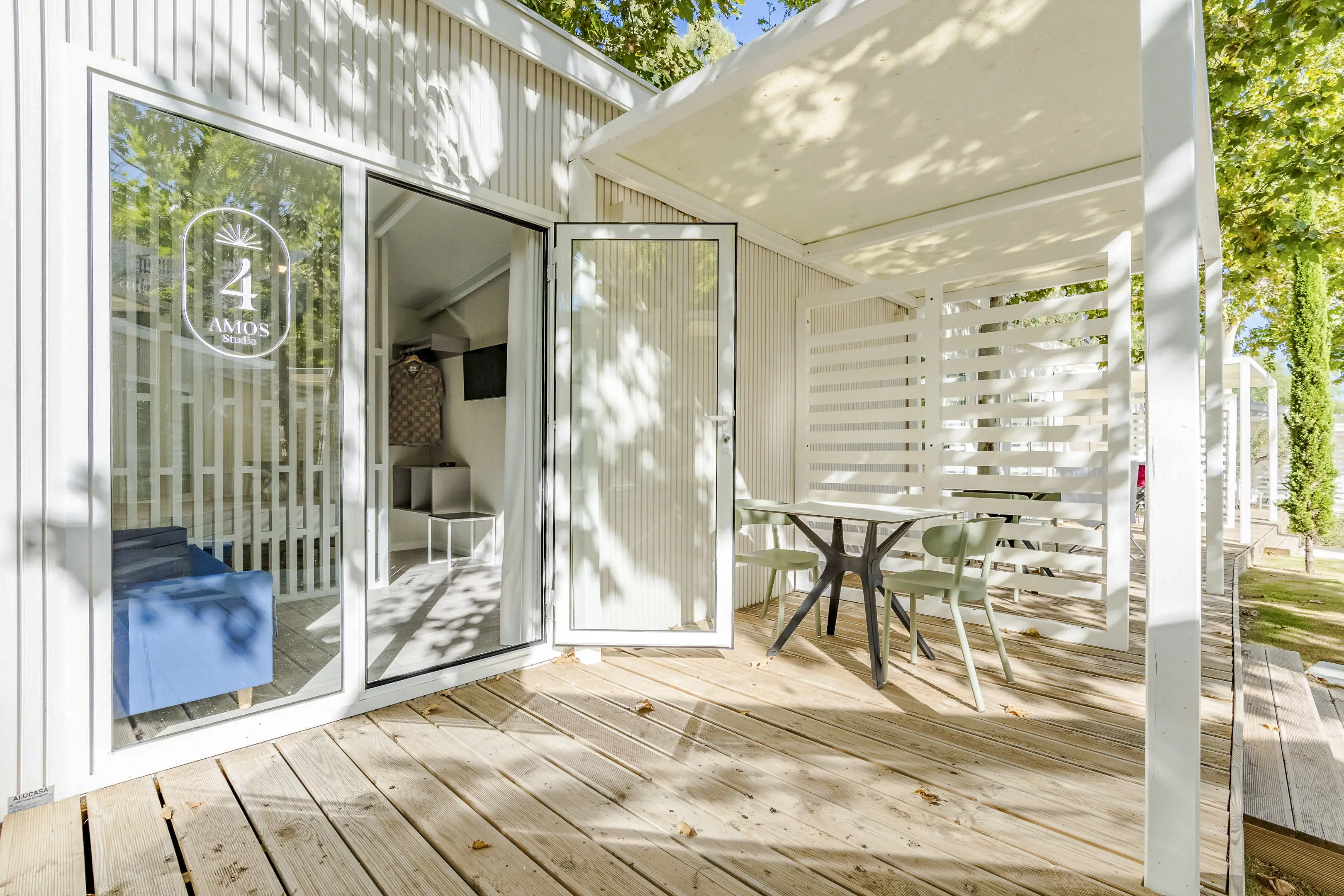 Studio bungalow med terrasse (kun voksne)