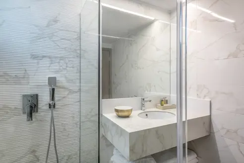 Dobbeltværelse med balkon/terrasse og udsigt til pool/haven