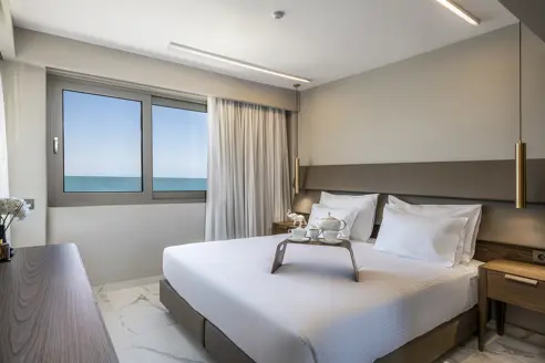 Serenity Suite med udsigt til pool/haven