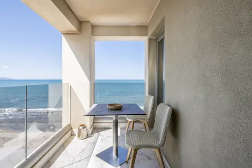 Serenity Suite med udsigt til pool/haven