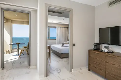Serenity Suite med udsigt til pool/haven