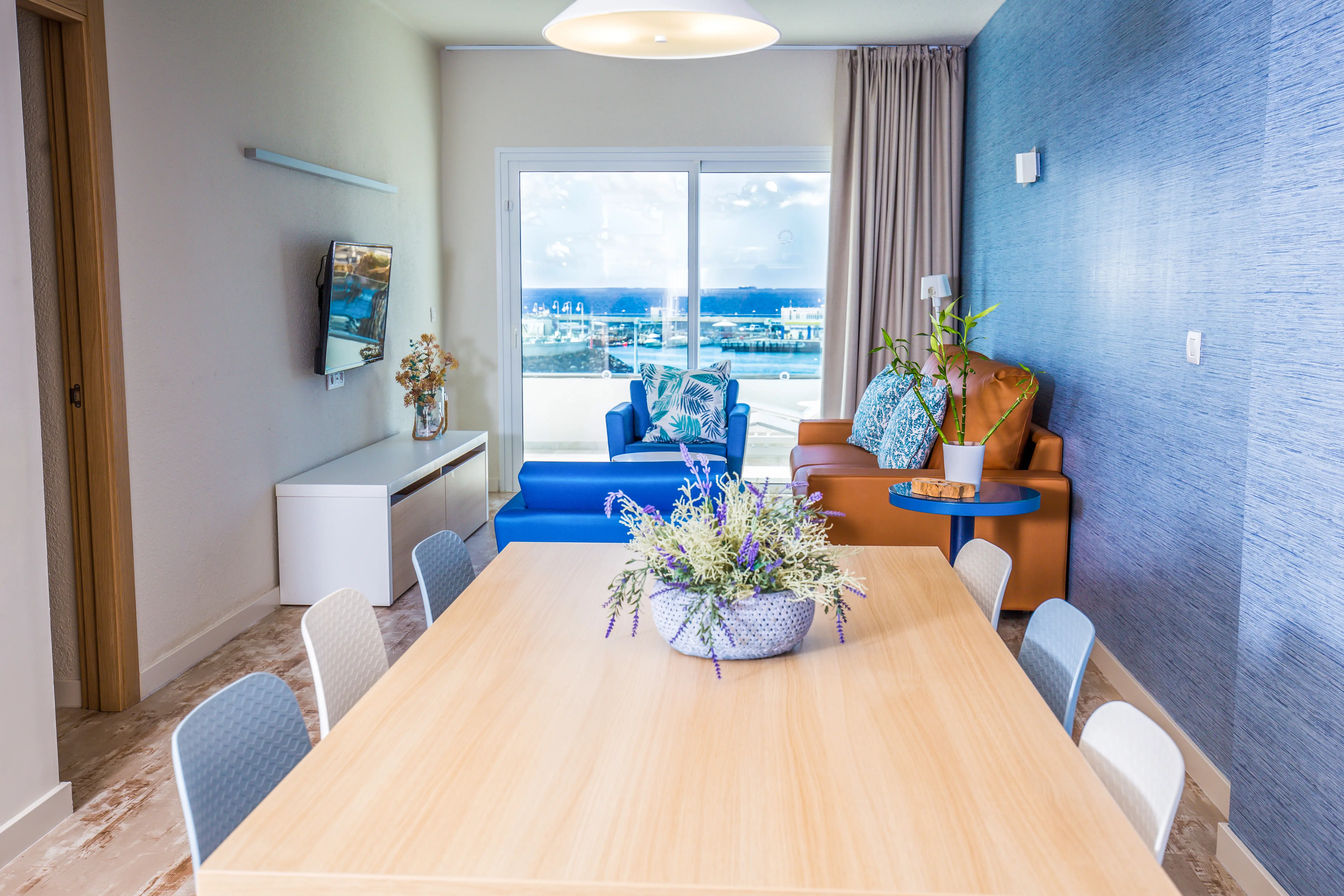 2-vær. lejlighed med balkon/terrasse og havudsigt - excellence