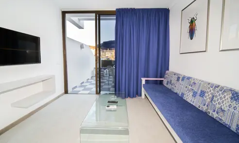 2-værelses lejlighed med balkon - Øverste etage