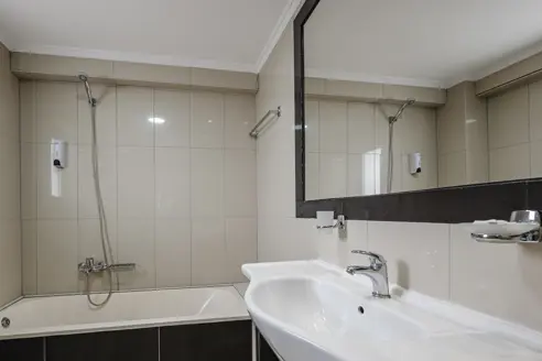 3-værelses lejlighed med balkon og udsigt til poolen