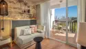 Tegning - Dobbeltværelse med balkon/terrasse og skrå havudsigt